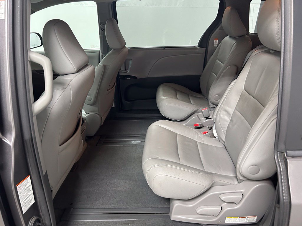 Used 2017 Toyota Sienna XLE w/ XLE Navigation Package FWD image 15