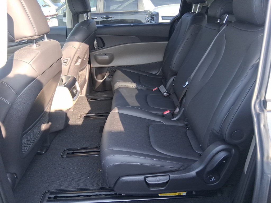 Certified 2026 Kia Carnival EX FWD image 14