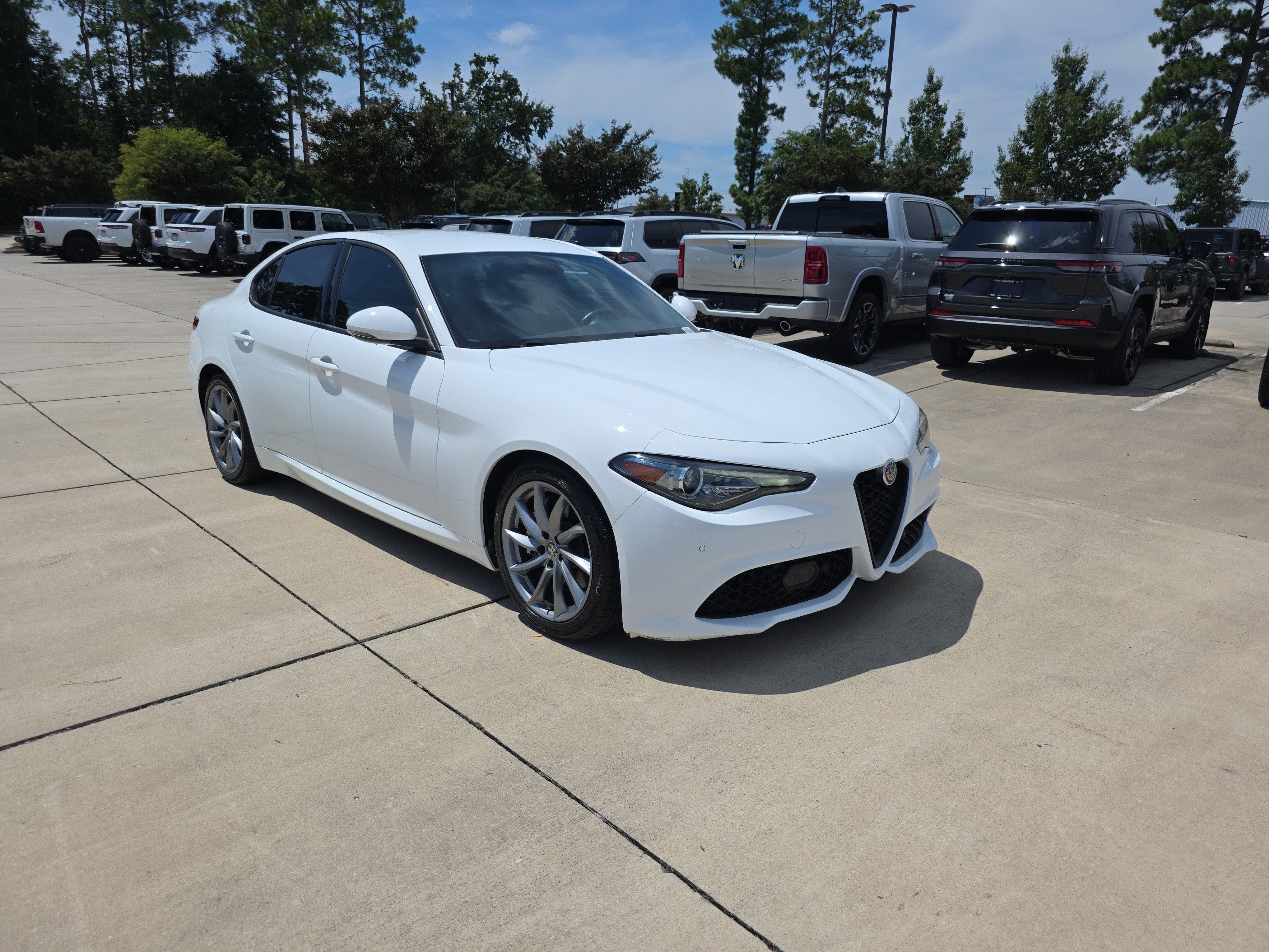 Used 2023 Alfa Romeo Giulia Sprint RWD image 2
