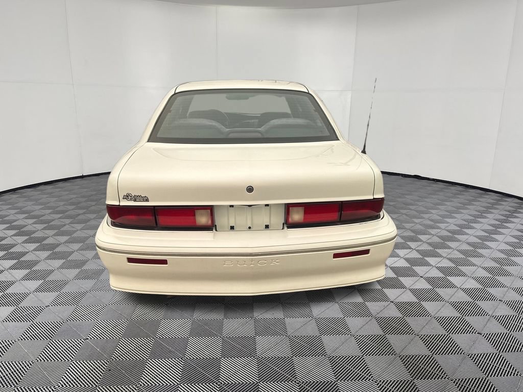 Used 1995 Buick Skylark Custom FWD image 4
