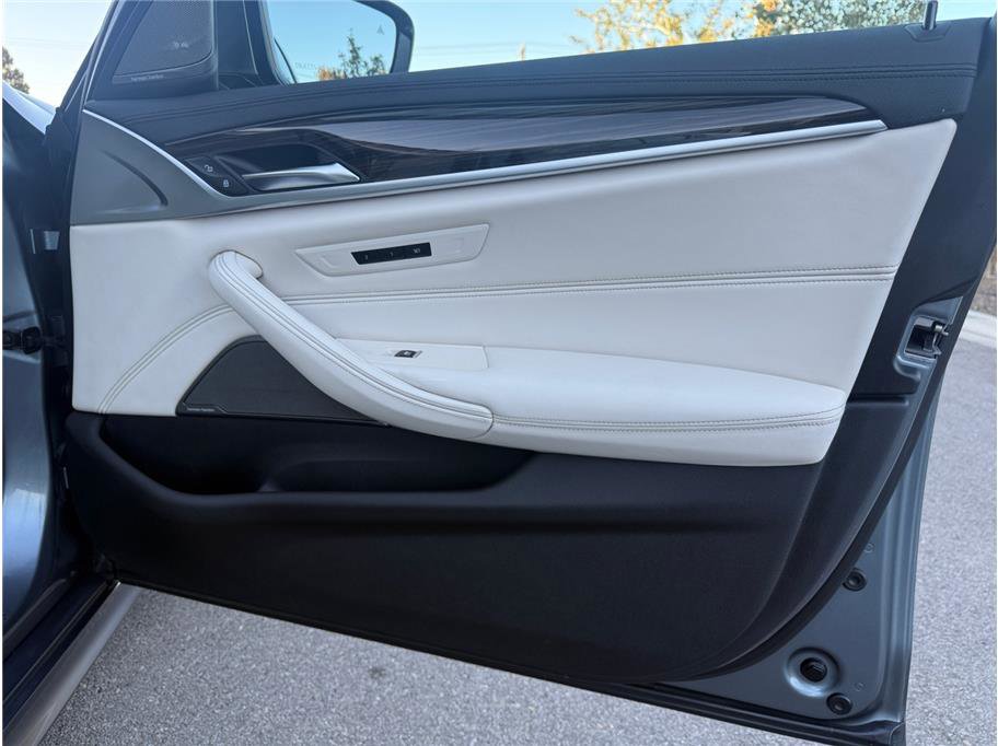 Used 2019 BMW M550i xDrive image 35