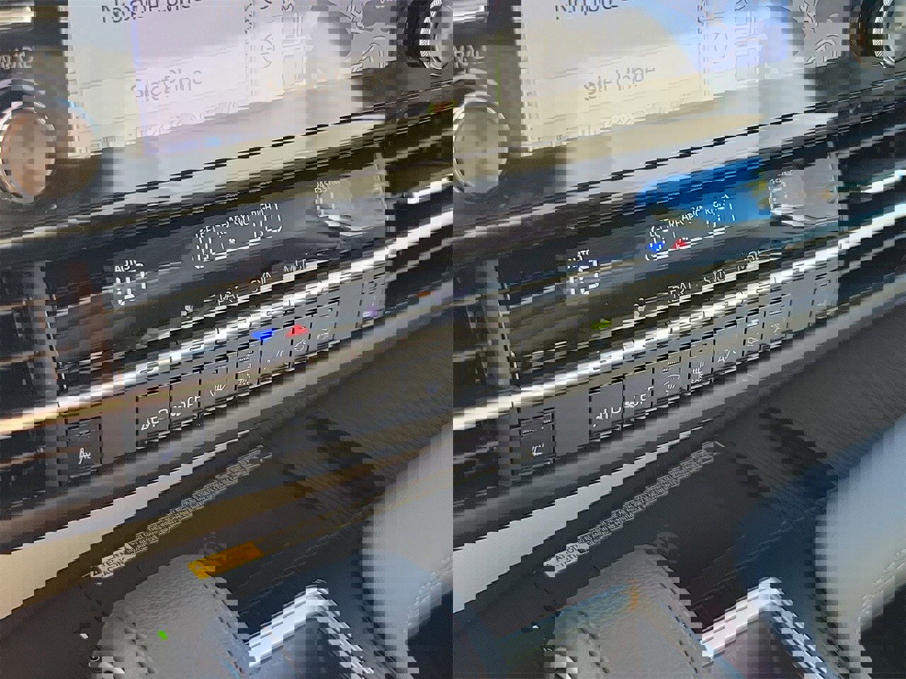 Used 2024 Toyota Sienna XLE image 28