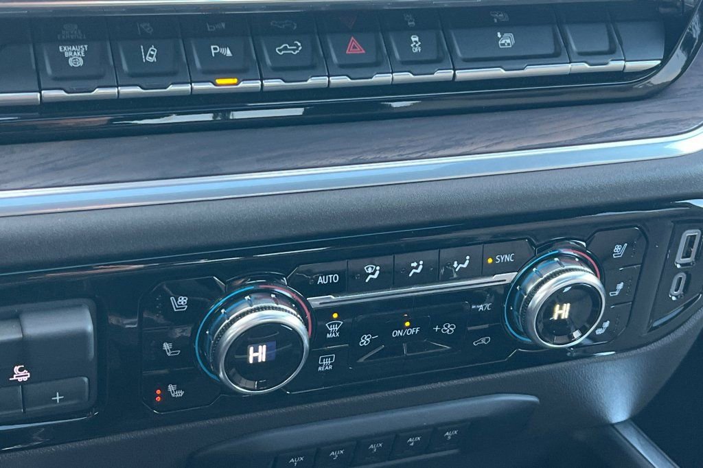 Used 2026 GMC Sierra 3500 SLT w/ SLT Premium Package image 17