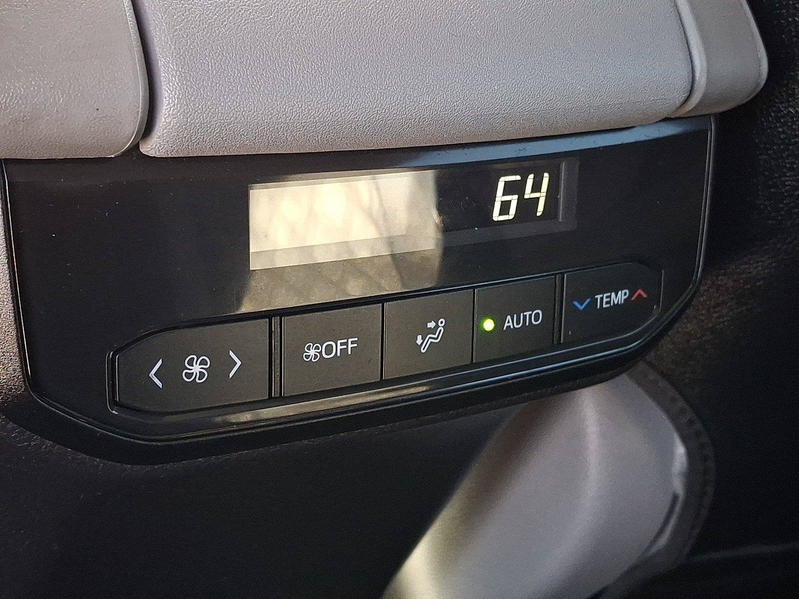Used 2021 Toyota Highlander LE AWD/4WD image 12