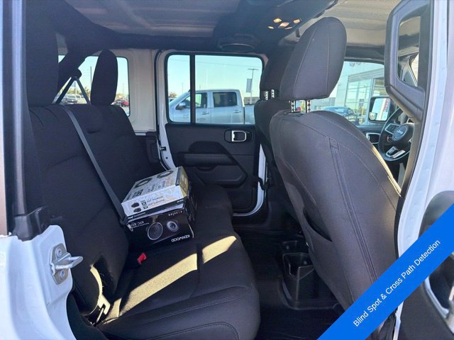 Used 2019 Jeep Wrangler Unlimited Sahara AWD/4WD image 15