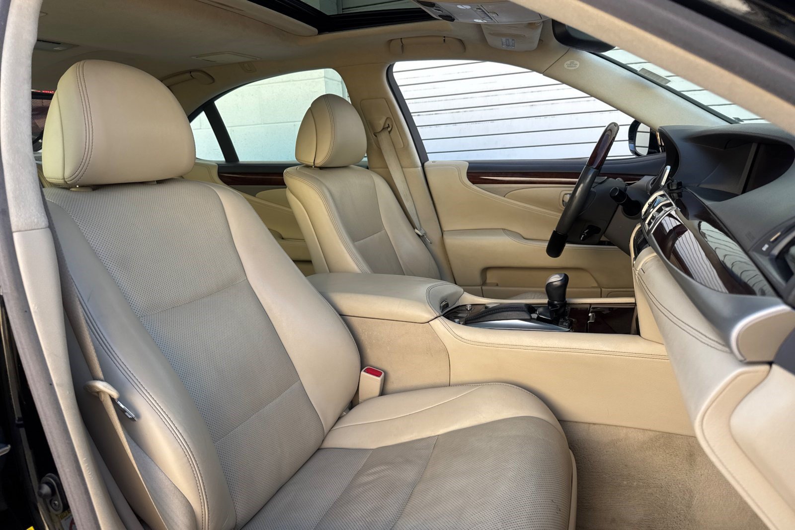 Used 2013 Lexus LS 460 w/ Comfort Pkg RWD image 27