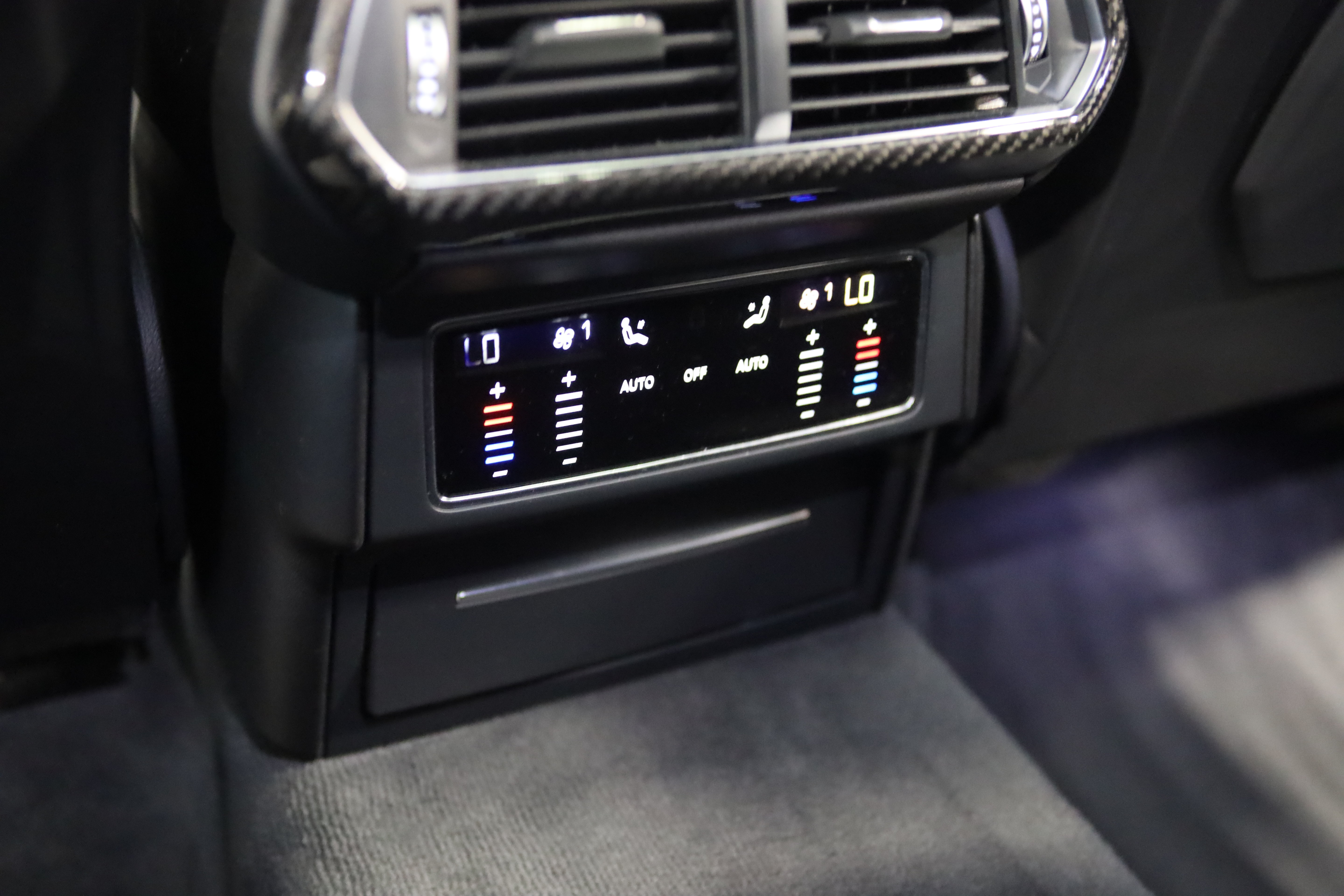 Used 2019 Lamborghini Urus AWD/4WD image 40