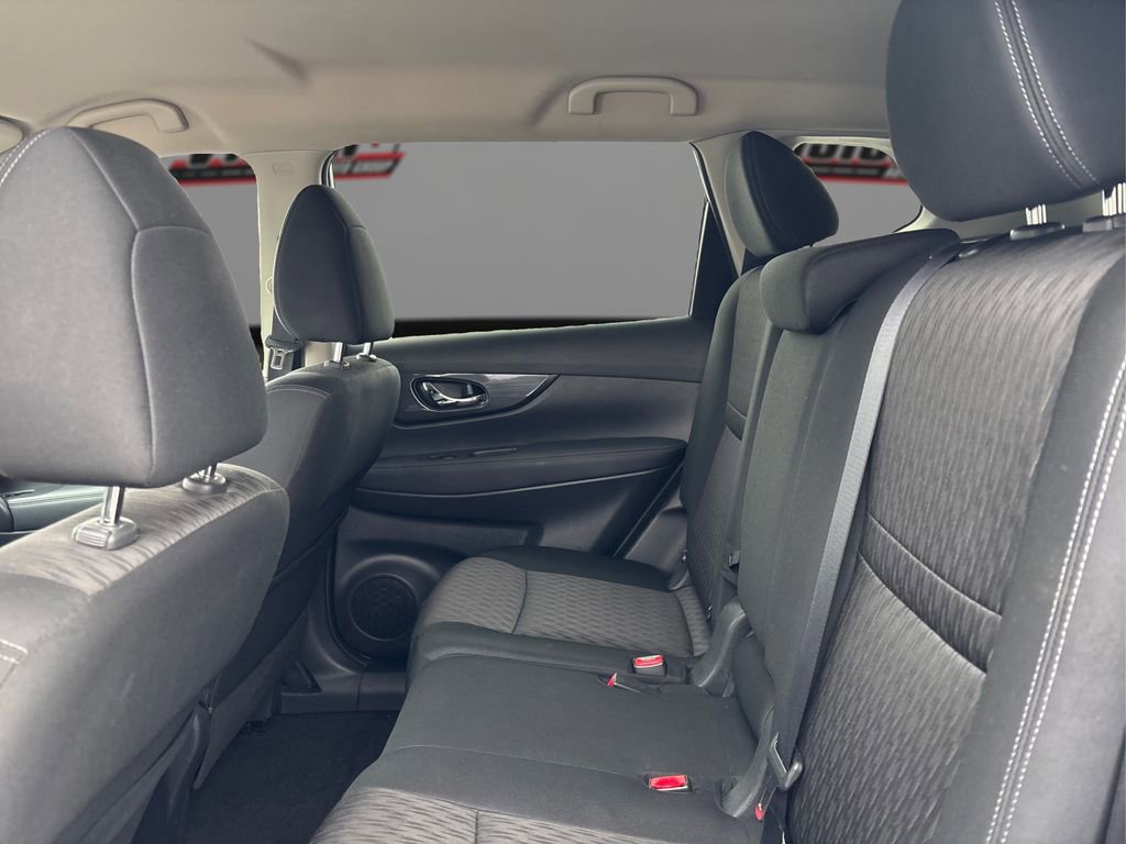 Used 2018 Nissan Rogue SV image 10