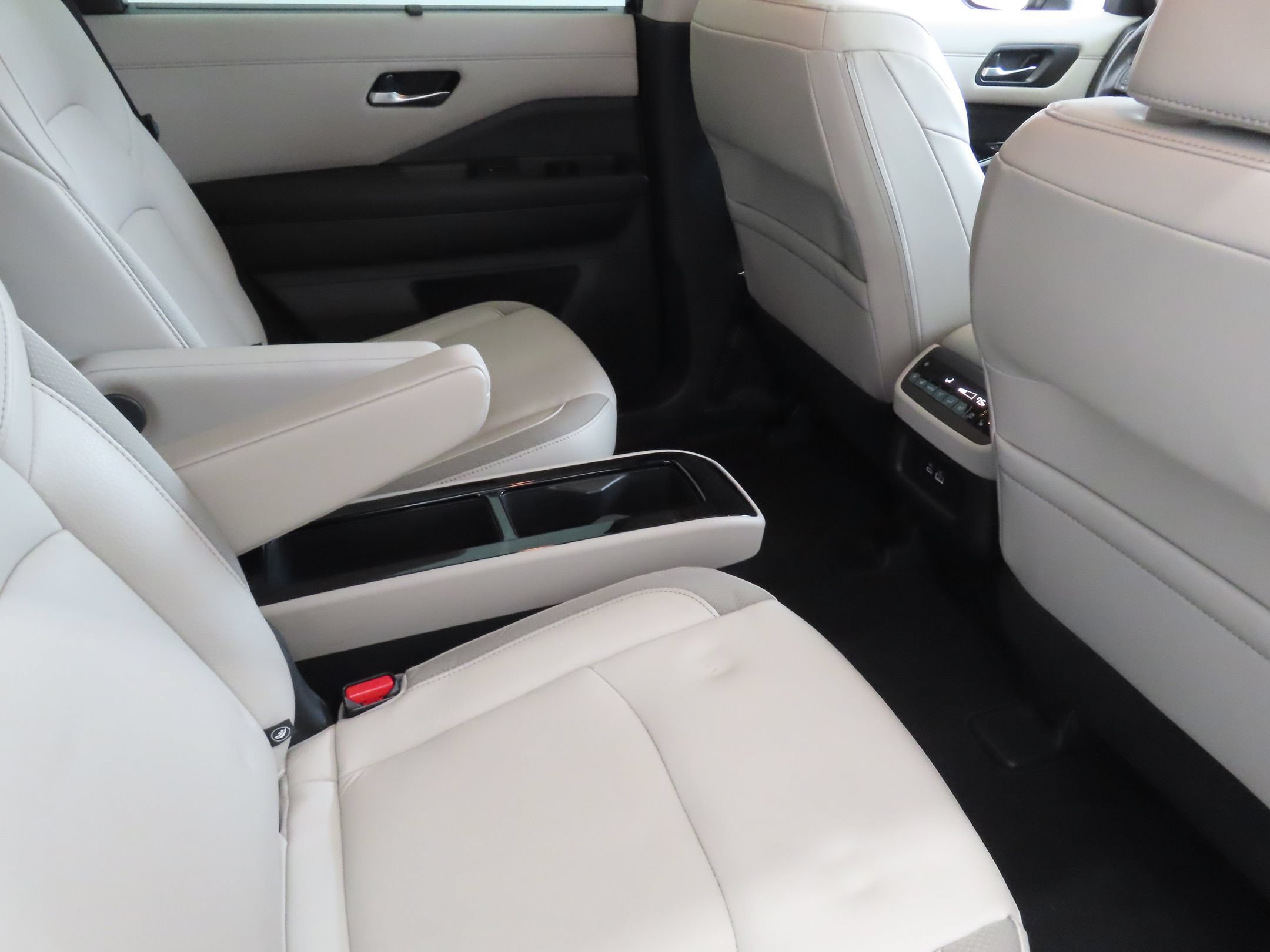 Used 2023 Nissan Pathfinder SL w/ SL Premium Package FWD image 26