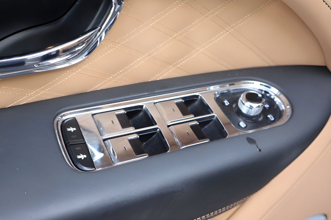 Certified 2024 Bentley Bentayga Extended Wheelbase AWD/4WD image 13