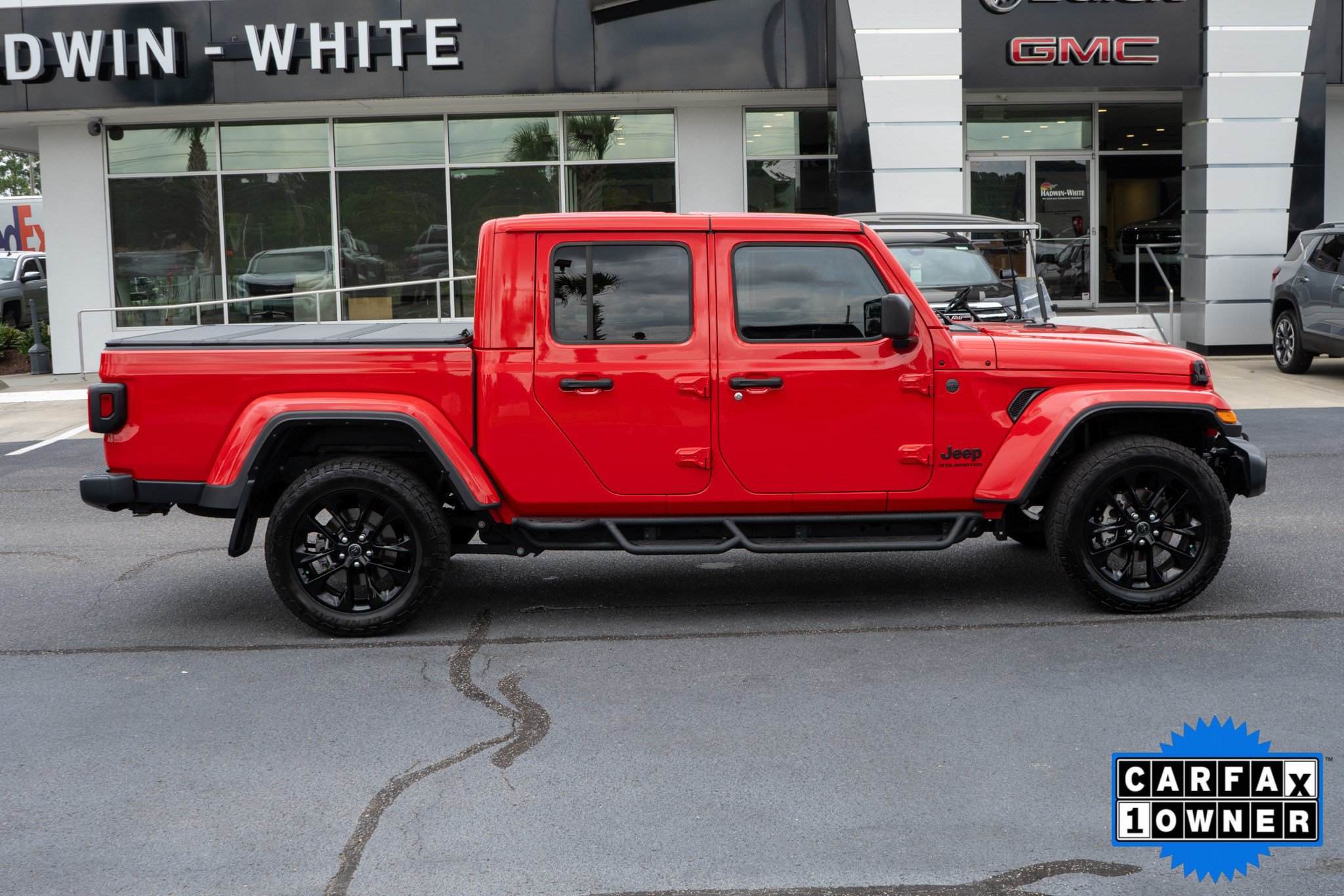 Used 2025 Jeep Gladiator Sport AWD/4WD image 2