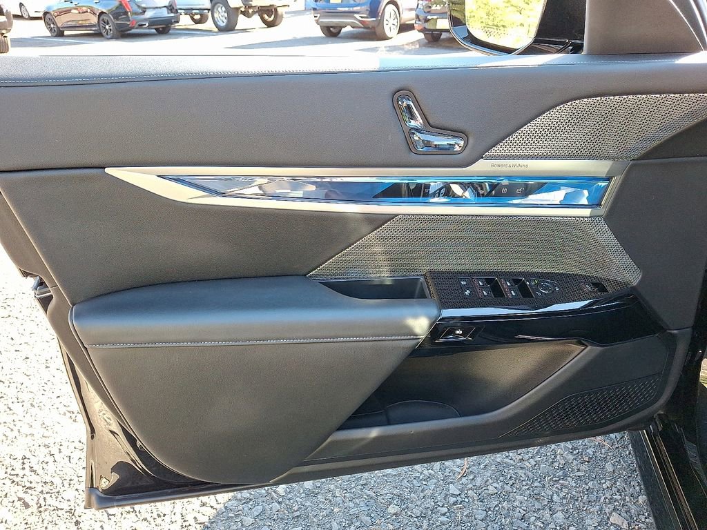 Used 2025 BMW 740i xDrive image 14
