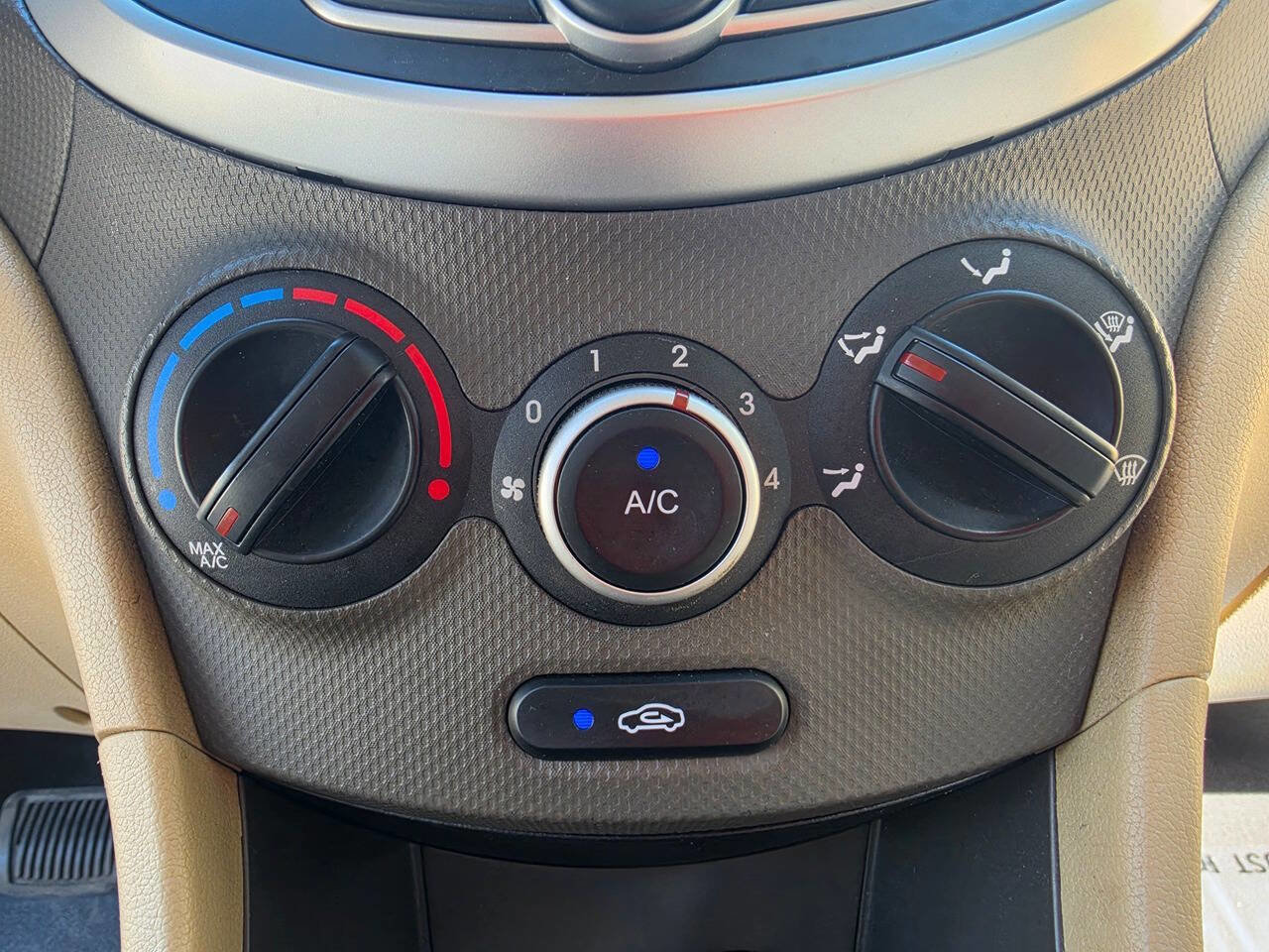 Used 2013 Hyundai Accent GLS FWD image 38