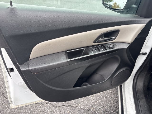 Used 2014 Chevrolet Cruze LS FWD image 16