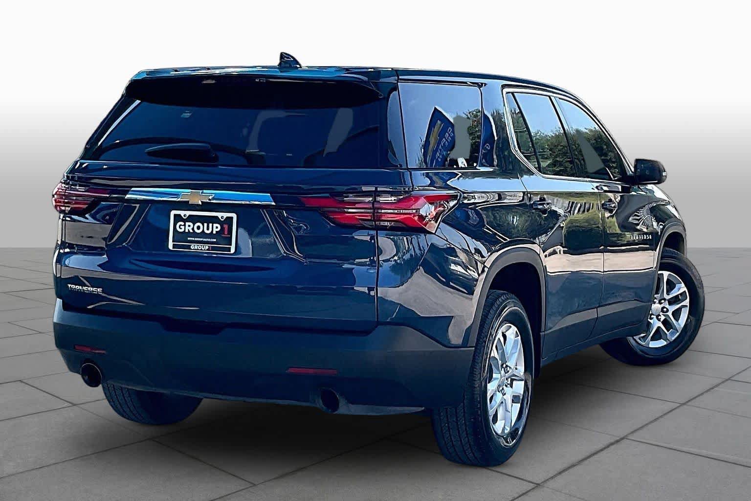 Used 2023 Chevrolet Traverse LS w/ Safety Package FWD image 12