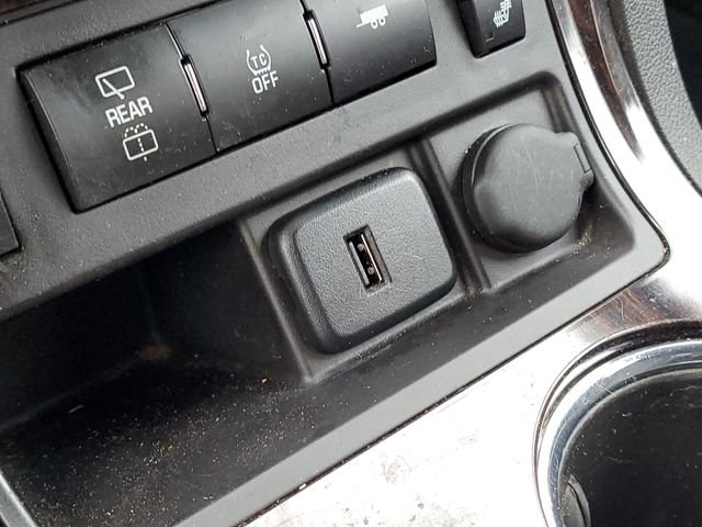 Used 2017 Chevrolet Traverse LT w/ Style and Technology Package FWD image 16