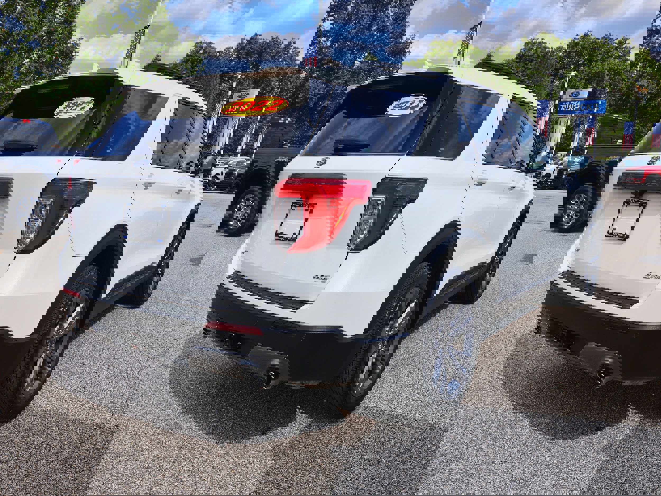 Used 2022 Ford Explorer XLT w/ Equipment Group 202A image 5