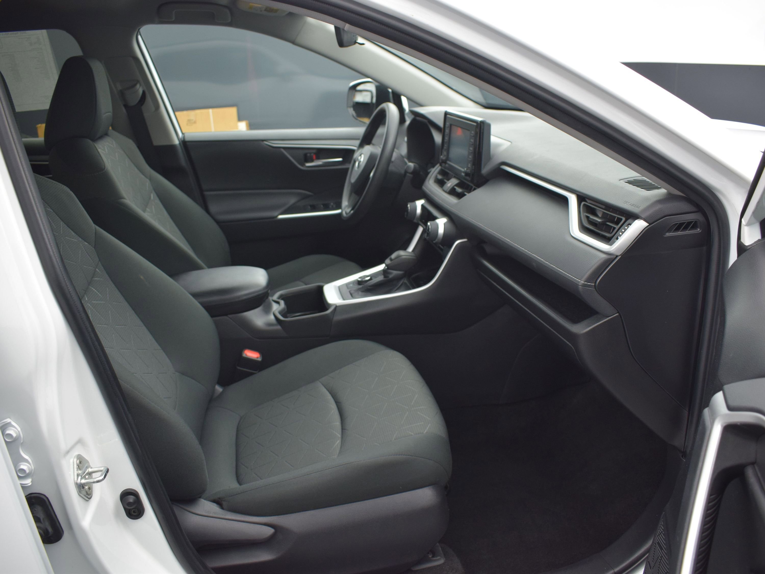 Used 2022 Toyota RAV4 XLE image 10