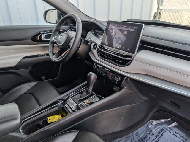Used 2024 Jeep Compass Limited image 30