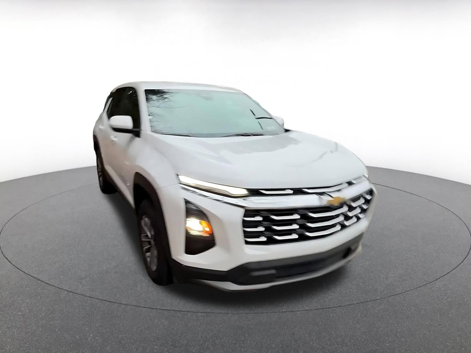 Used 2025 Chevrolet Equinox LT image 3