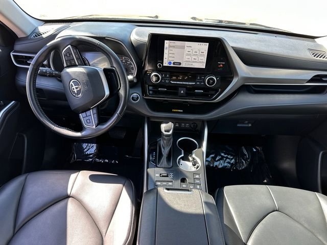 Used 2024 Toyota Highlander XLE AWD/4WD image 22