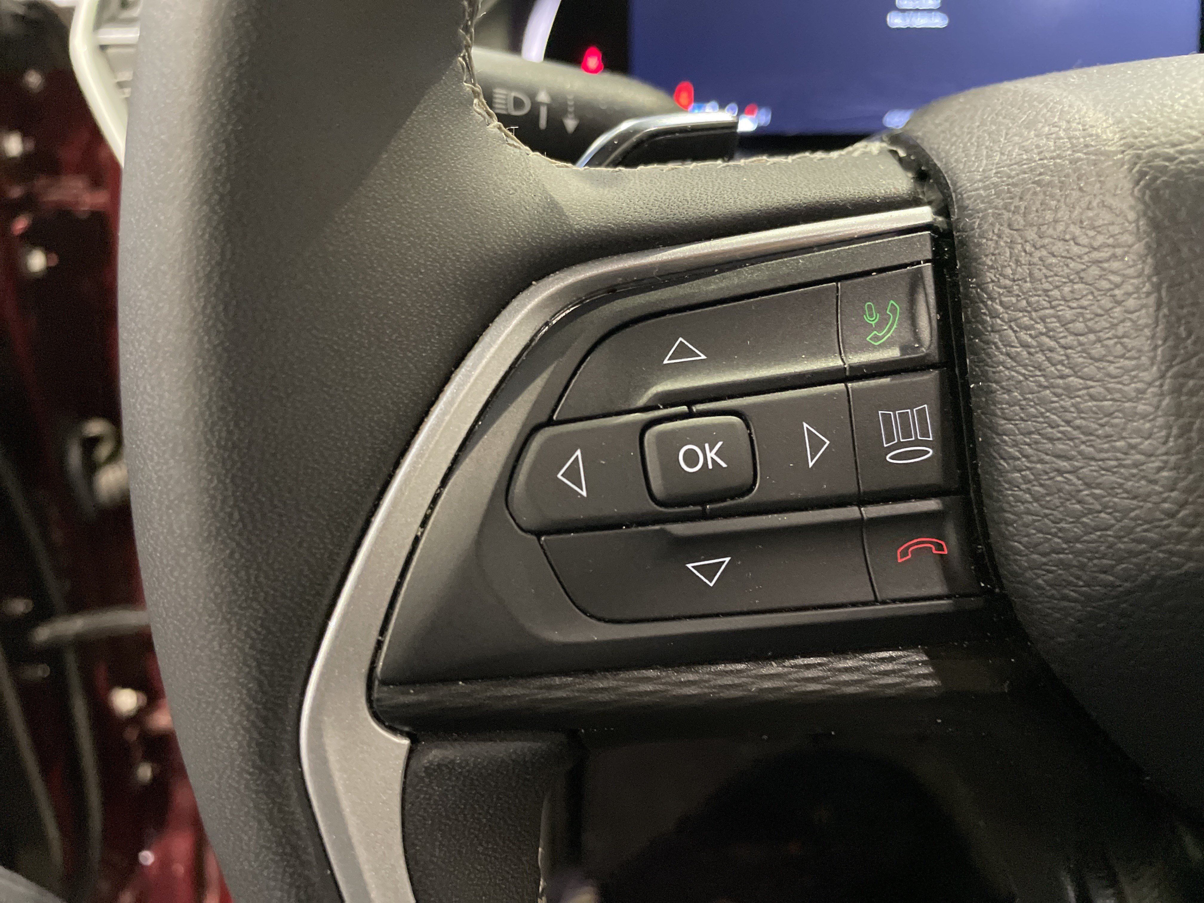 Used 2023 Jeep Grand Cherokee Laredo w/ Luxury Tech Group I RWD image 20