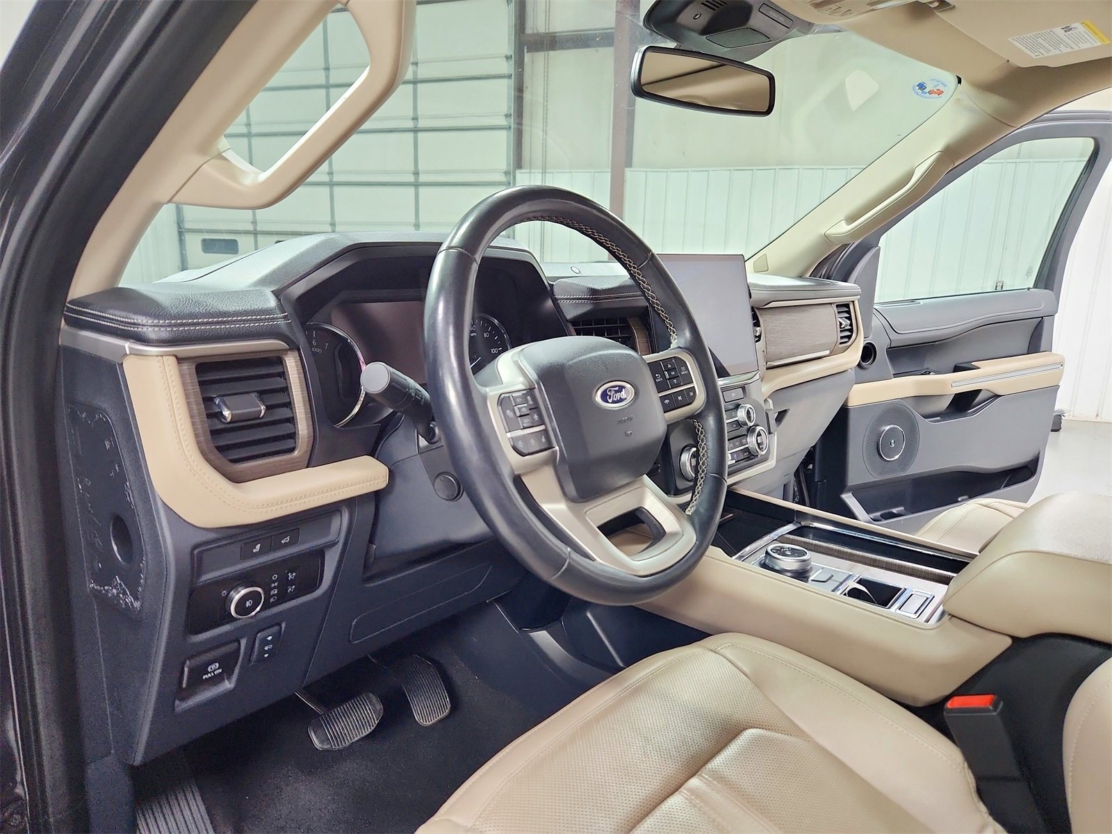 Used 2024 Ford Expedition Limited image 18