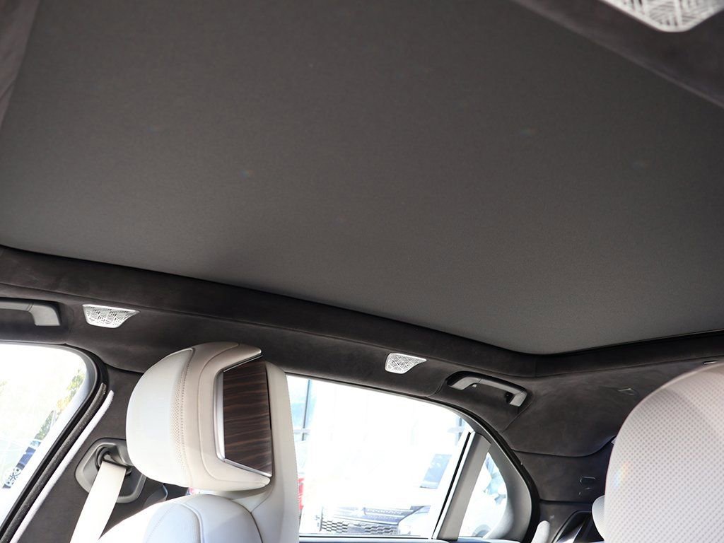 Used 2023 BMW 760i xDrive image 24