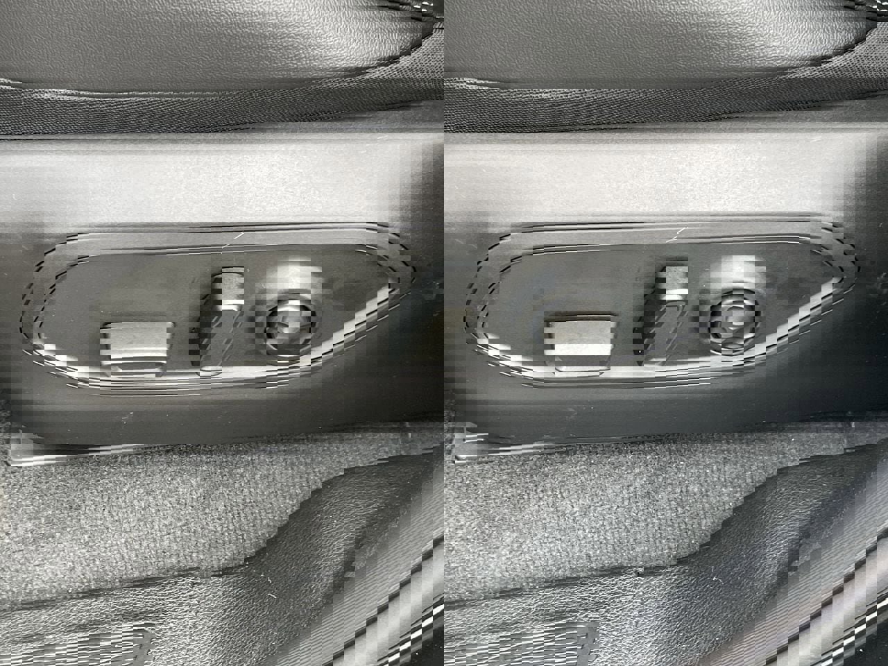 New 2025 Jeep Grand Cherokee Altitude image 12