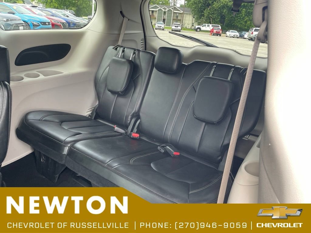Used 2023 Chrysler Pacifica Touring-L FWD image 36