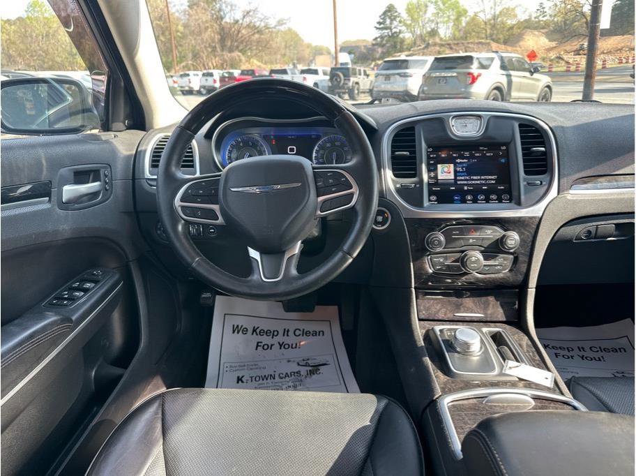 Used 2018 Chrysler 300 Limited image 11