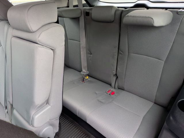 Used 2022 Toyota Highlander LE AWD/4WD image 32