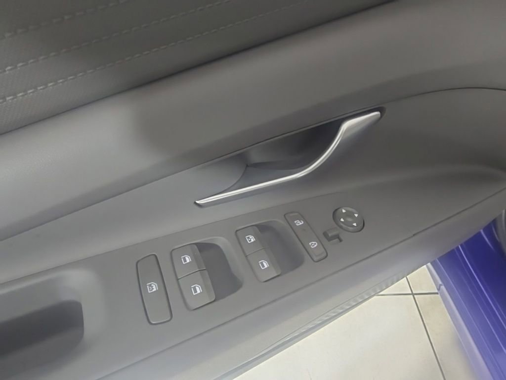 Used 2024 Hyundai Elantra SEL image 13