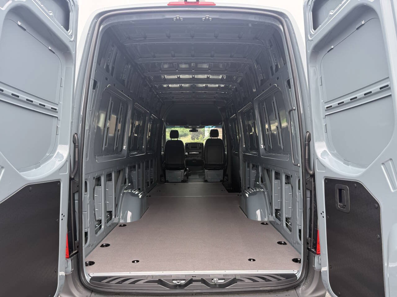 Used 2026 Mercedes-Benz Sprinter 2500 image 18