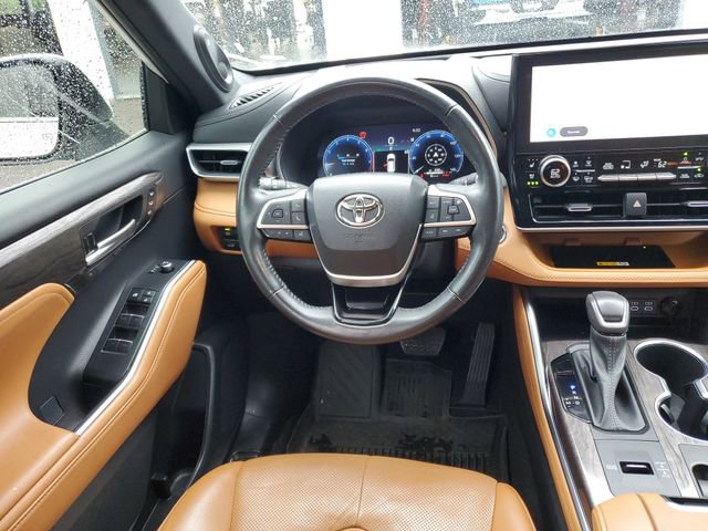 Used 2023 Toyota Highlander Platinum image 12