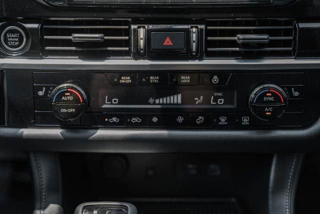 Used 2023 Nissan Pathfinder SL image 24