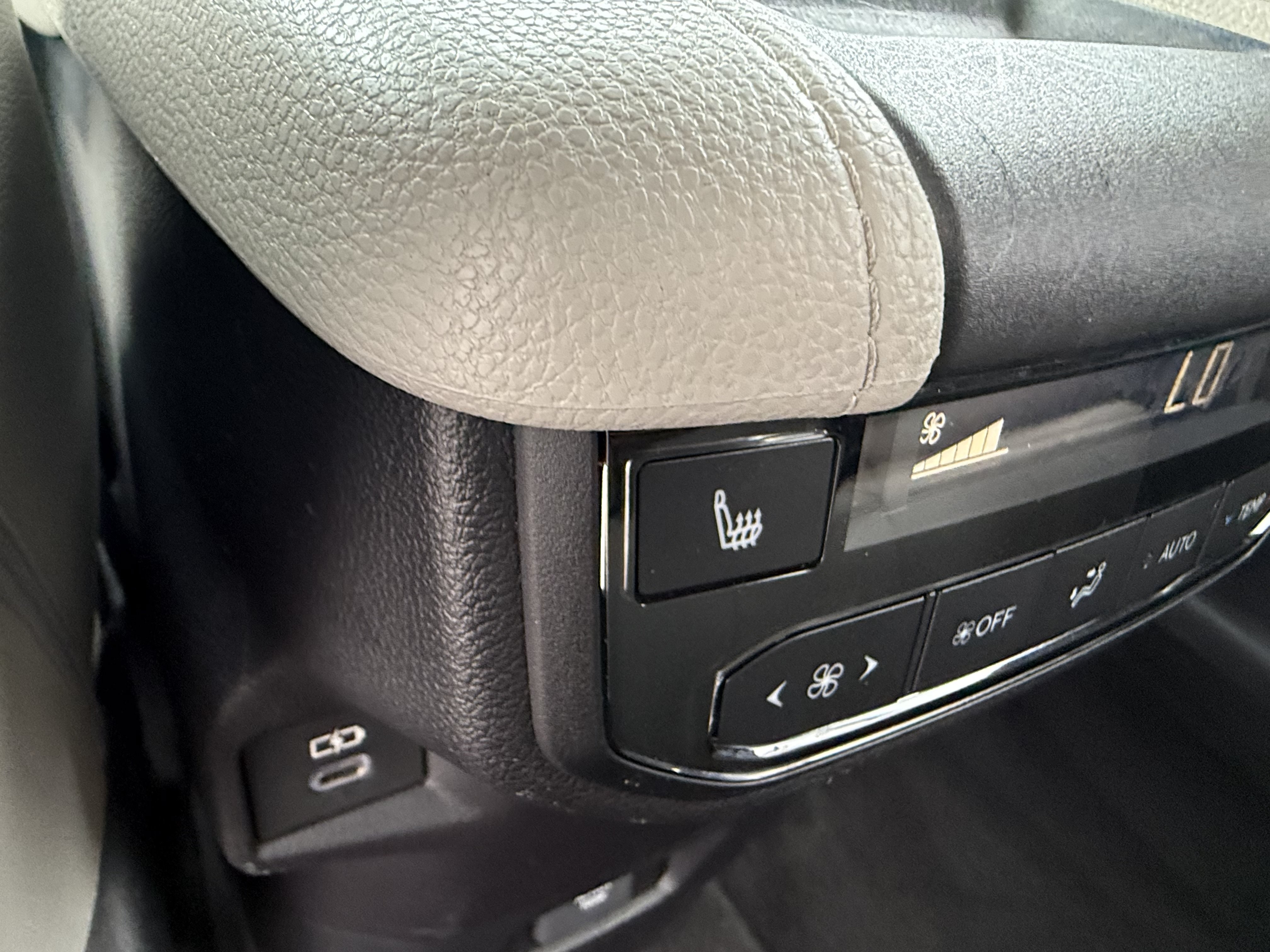 Certified 2024 Toyota Grand Highlander AWD image 37