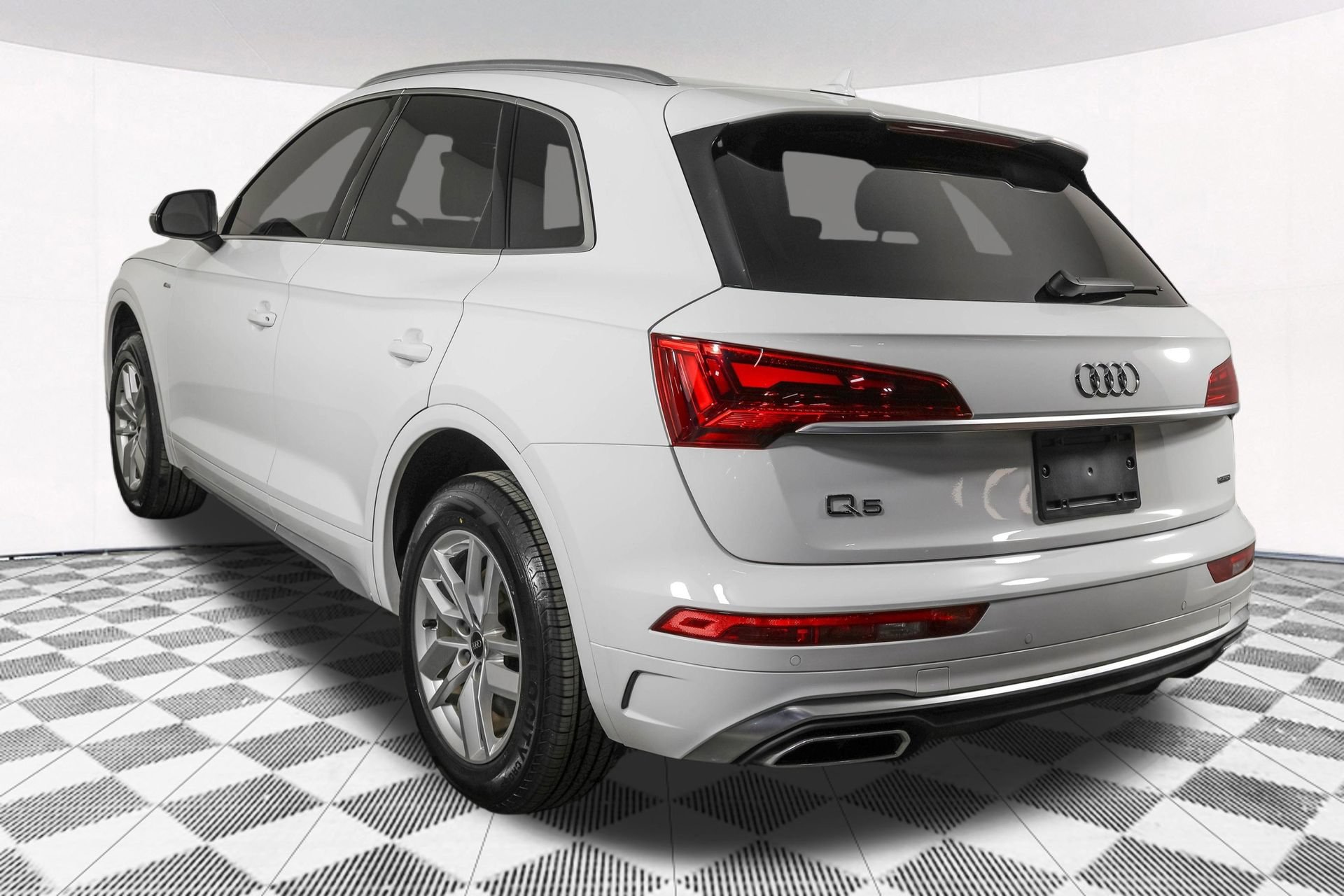 Used 2023 Audi Q5 2.0T Premium w/ Convenience Package AWD/4WD image 17