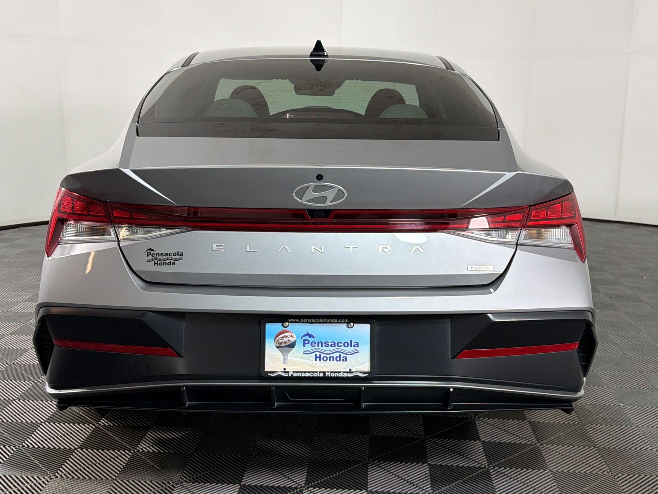 Used 2025 Hyundai Elantra Limited FWD image 8