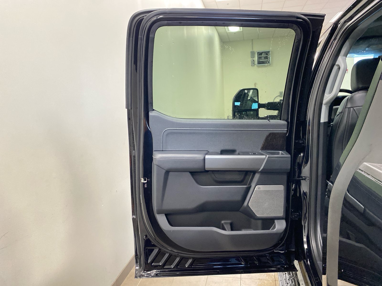 New 2026 Ford F250 Lariat w/ Black Appearance Package AWD/4WD image 8