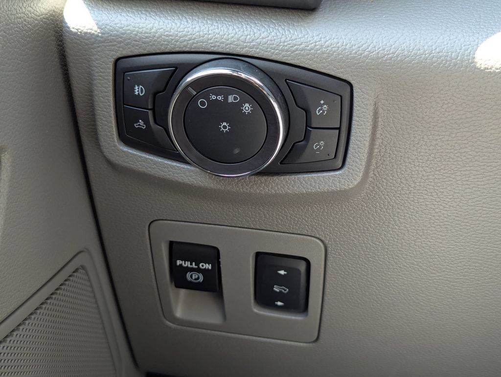 Used 2019 Ford F150 XLT w/ Equipment Group 302A Luxury AWD/4WD image 13