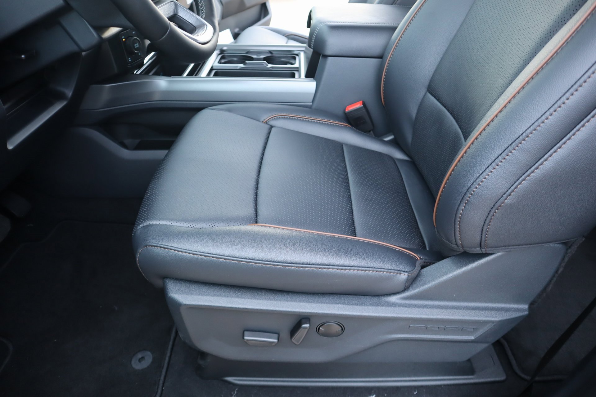 New 2026 Ford F250 Lariat w/ Black Appearance Package image 13