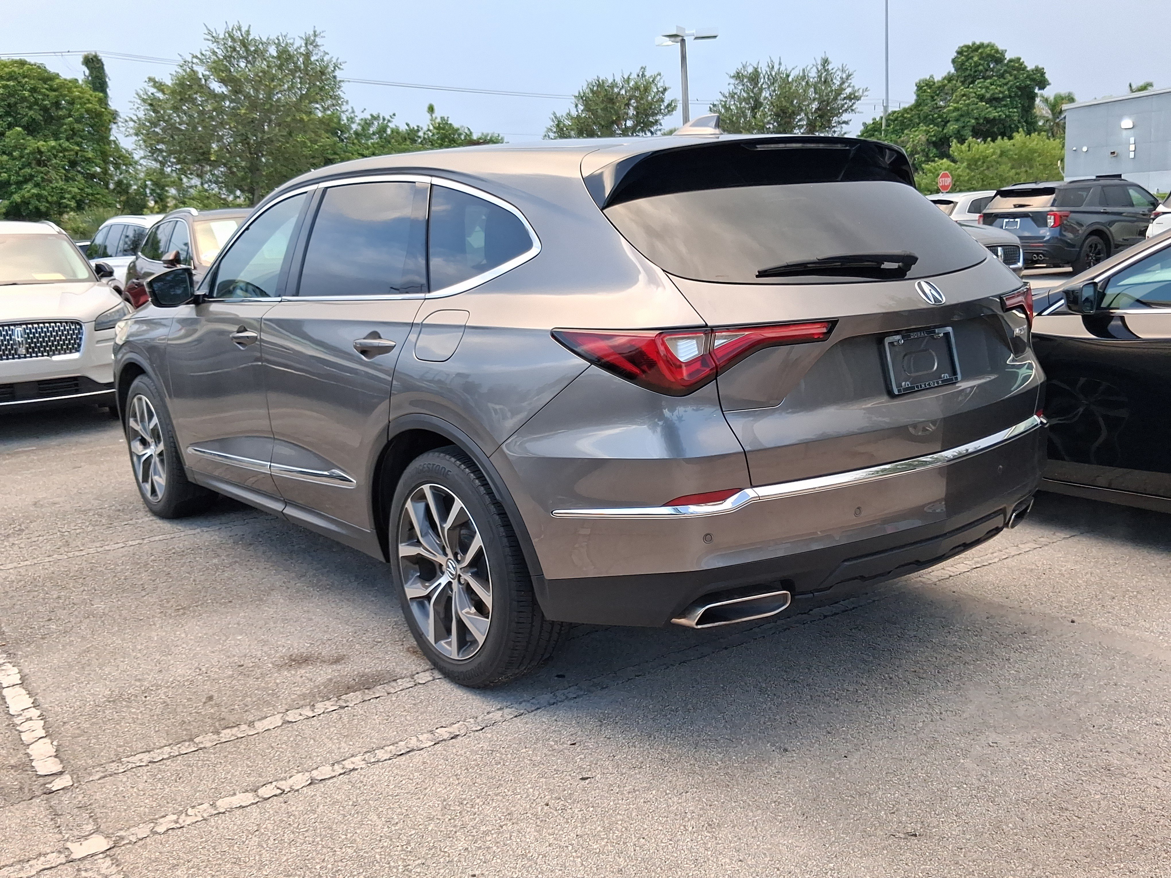 Used 2024 Acura MDX w/ Technology Package FWD image 3