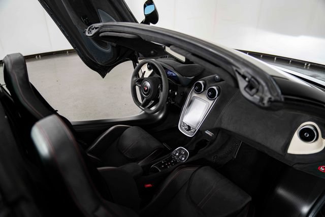 Used 2020 McLaren 600LT Spider RWD image 21