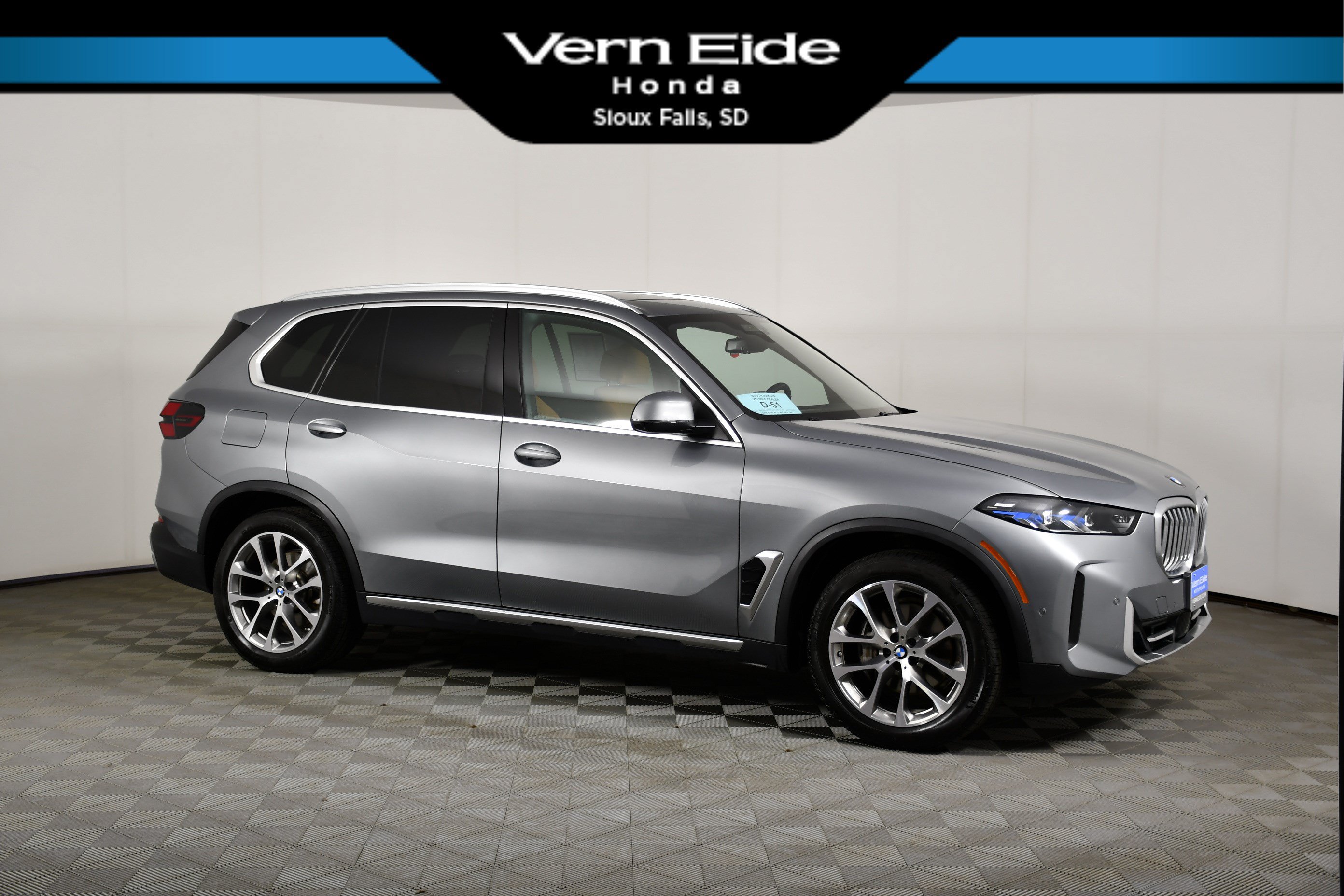 Used 2024 BMW X5 xDrive40i w/ Premium Package AWD/4WD image 1