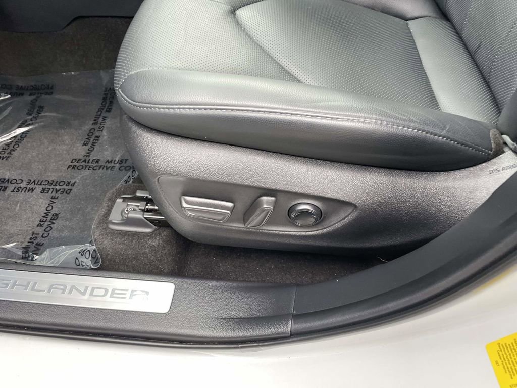 Used 2023 Toyota Highlander Limited image 31