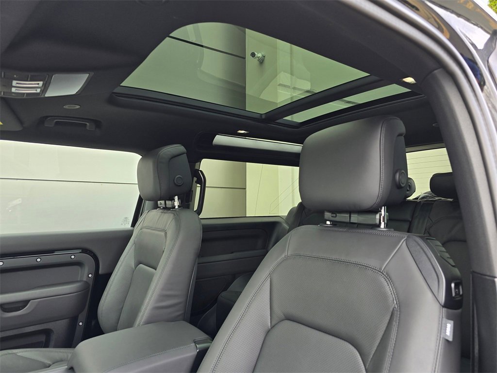 New 2025 Land Rover Defender 90 X-Dynamic SE image 22