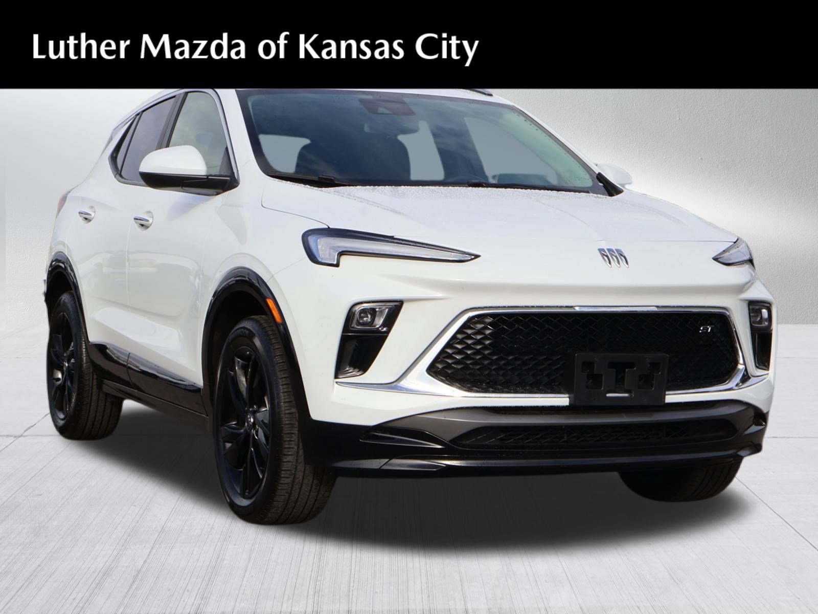 Used 2024 Buick Encore GX Sport Touring image 1