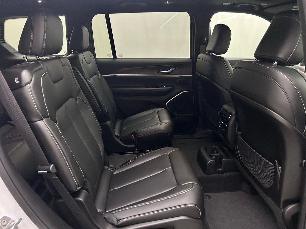 New 2026 Jeep Grand Cherokee L Limited w/ Limited Altitude Package AWD/4WD image 17