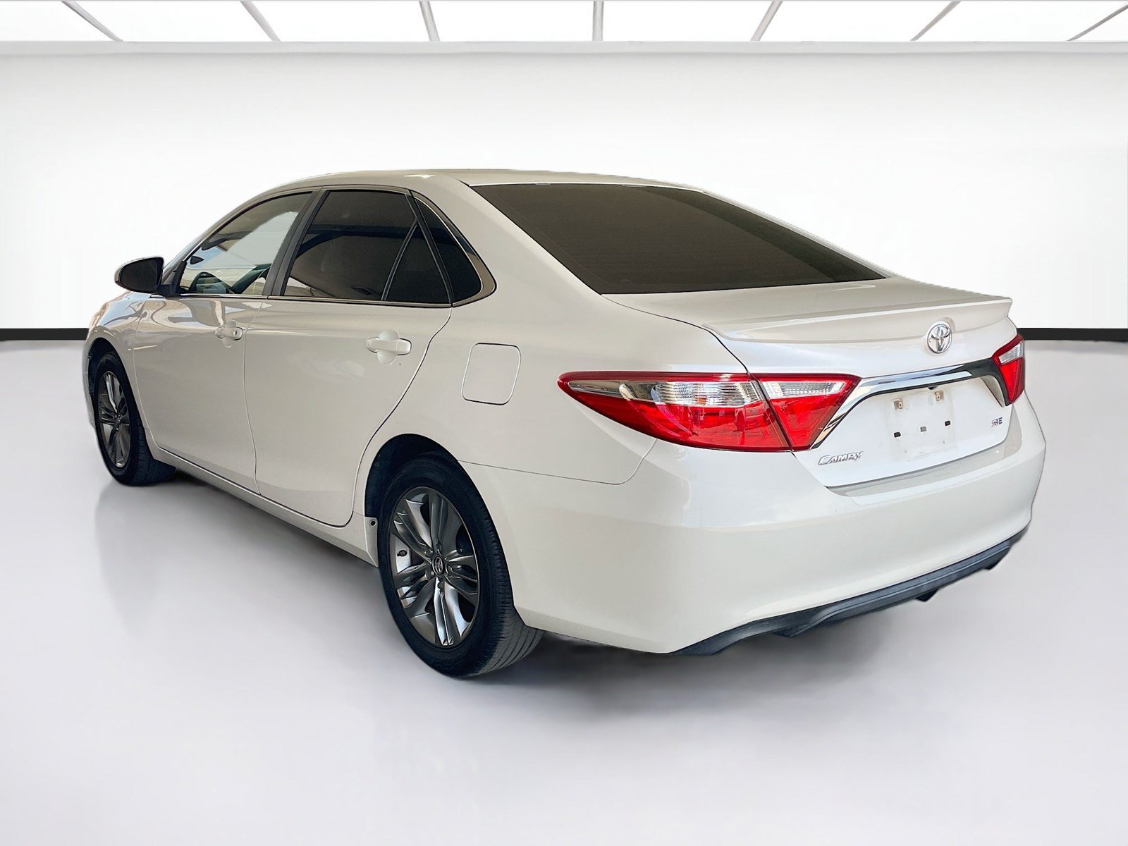 Used 2017 Toyota Camry SE FWD image 6